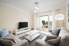 Modern and Spacious Holiday Apartment, Cabanas